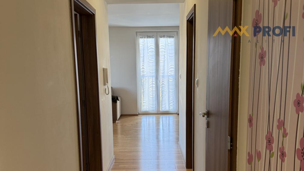 PRENÁJOM | 2-izbový byt, 66m2, loggia s výhľadom, 2 parkovacie miesta | Martin – Ľadoveň