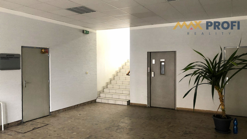 Prenájom, komerčné, kancelárske priestory, rôzne rozlohy miestností, Martin - širšie centrum