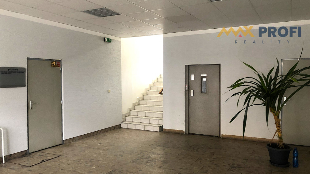 Prenájom, komerčné, kancelárske priestory, rôzne rozlohy miestností, Martin - širšie centrum