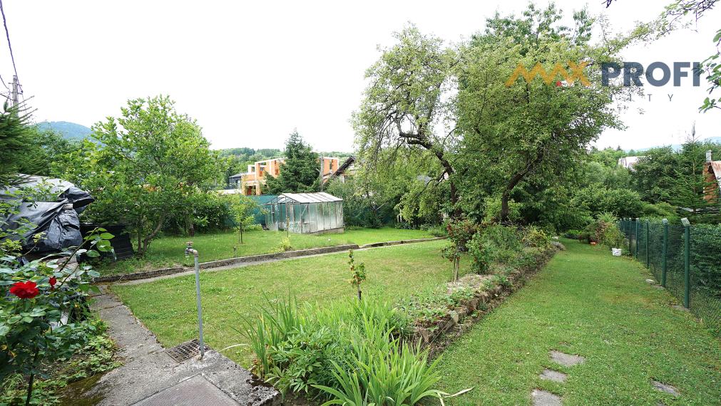 Predaj, malý domček  20m2 so záhradou 692m2, Martin, Stráne