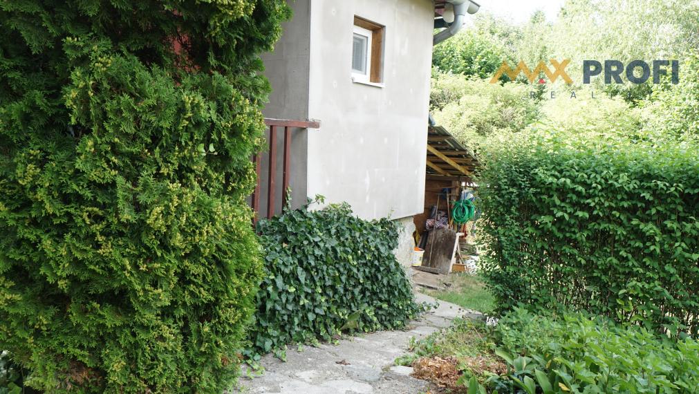Predaj, malý domček  20m2 so záhradou 692m2, Martin, Stráne