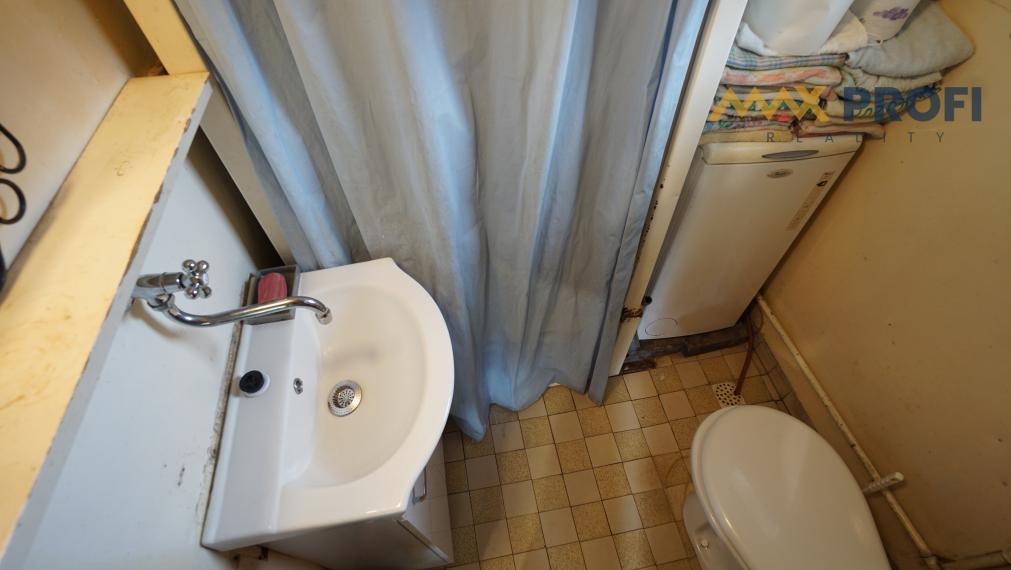 Predaj stavebného pozemku s chatou pri potôčiku, 692m2,  Martin, časť Korunovo