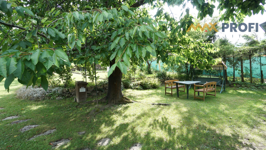 Predaj rekreačného/stavebného pozemku pri potôčiku - 692m2 s chatou,  Martin, Stráne