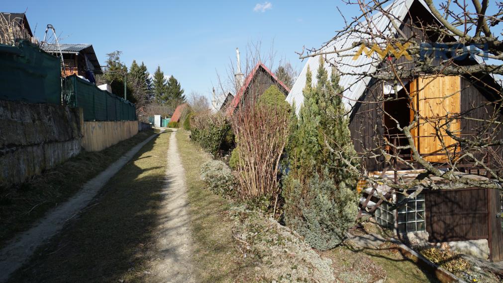 Záhradná chatka s výhľadom a nízkymi nákladmi, záhrada 339m2, Martin