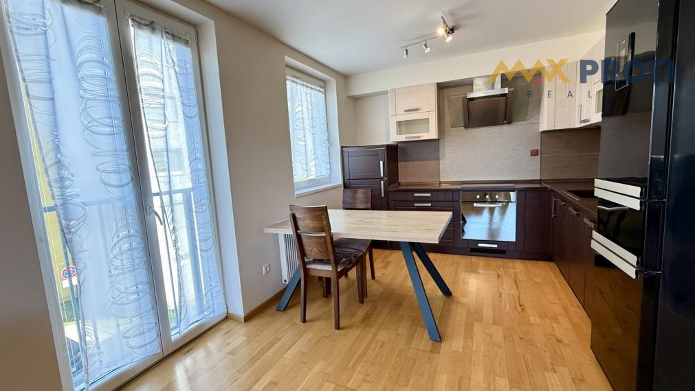 PRENÁJOM | 2-izbový byt, 66m2, loggia s výhľadom, 2 parkovacie miesta | Martin – Ľadoveň