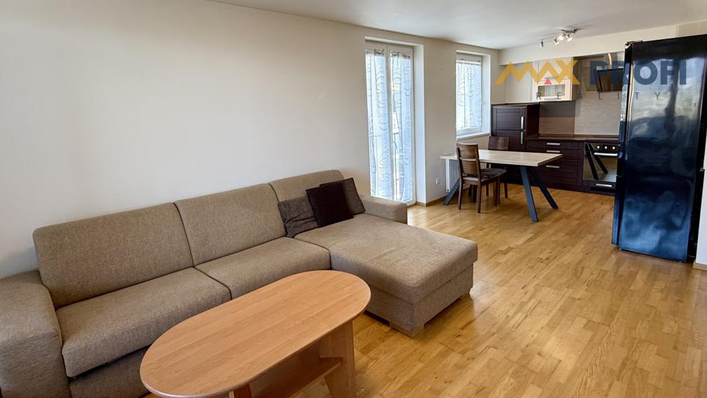 PRENÁJOM | 2-izbový byt, 66m2, loggia s výhľadom, 2 parkovacie miesta | Martin – Ľadoveň