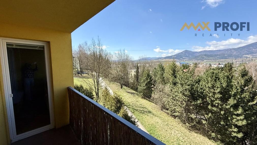 PRENÁJOM | 2-izbový byt, 66m2, loggia s výhľadom, 2 parkovacie miesta | Martin – Ľadoveň