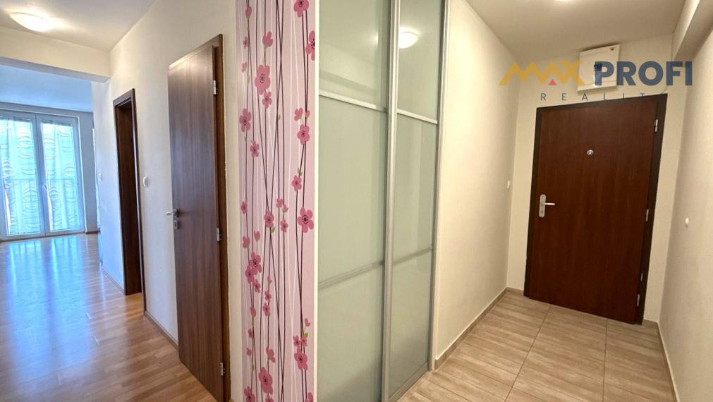 PRENÁJOM | 2-izbový byt, 66m2, loggia s výhľadom, 2 parkovacie miesta | Martin – Ľadoveň