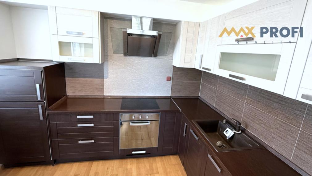 PRENÁJOM | 2-izbový byt, 66m2, loggia s výhľadom, 2 parkovacie miesta | Martin – Ľadoveň