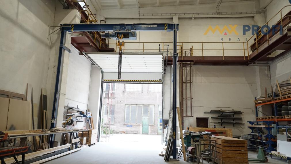 Na prenájom, univerzálna zateplená hala – Martin, 388m2