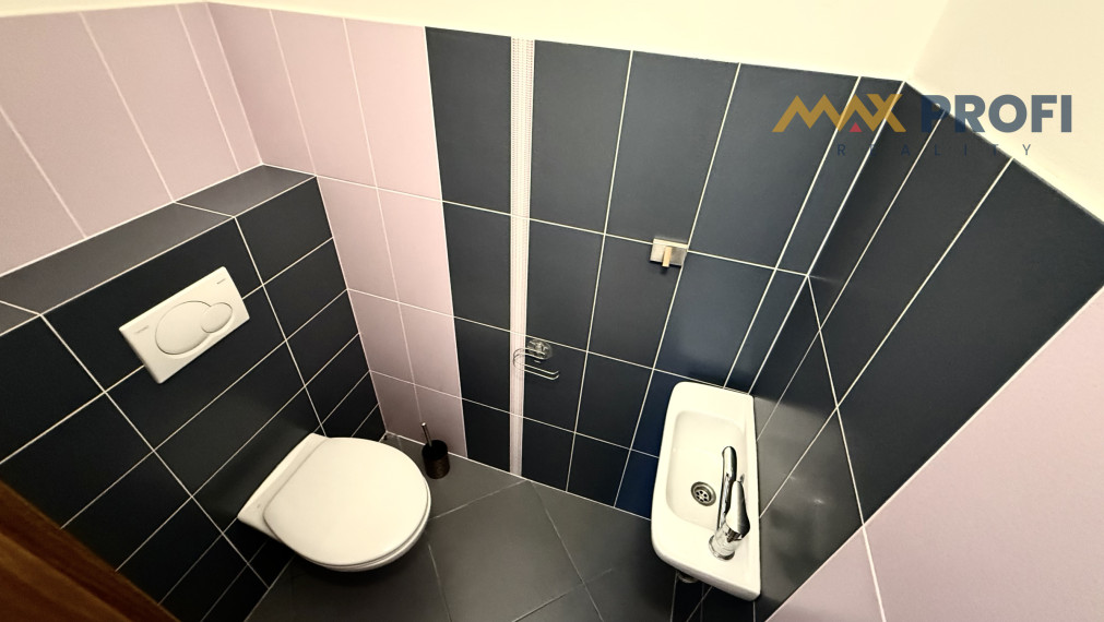 PRENÁJOM | 2-izbový byt, 66m2, loggia s výhľadom, 2 parkovacie miesta | Martin – Ľadoveň