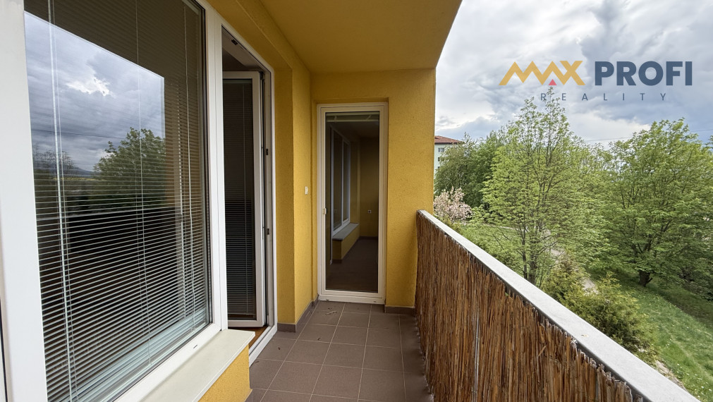 PRENÁJOM | 2-izbový byt, 66m2, loggia s výhľadom, 2 parkovacie miesta | Martin – Ľadoveň