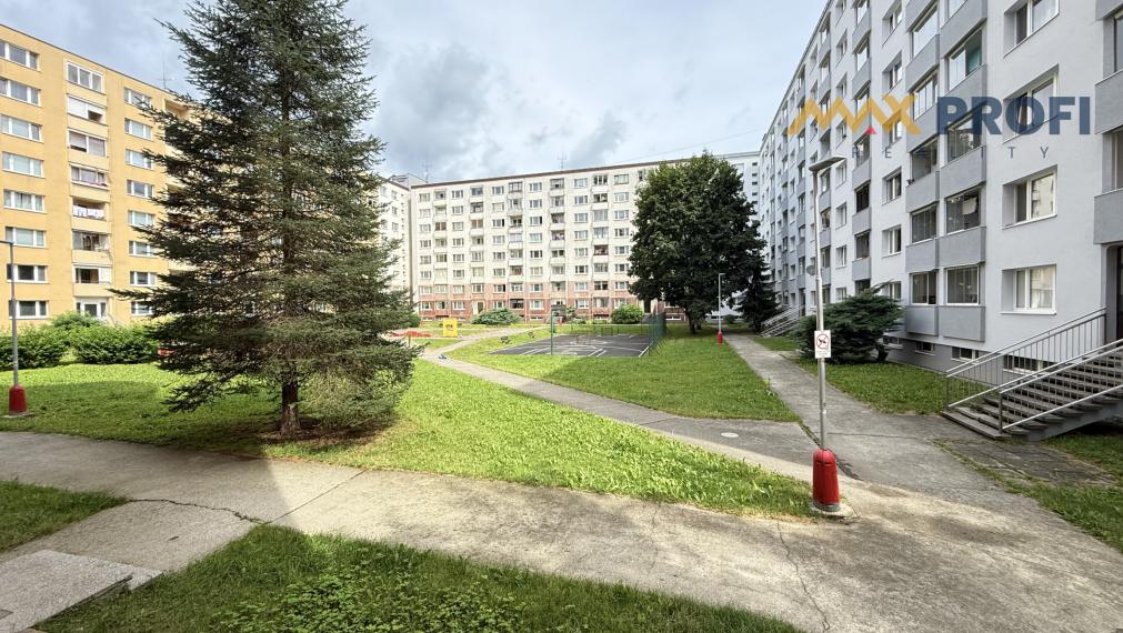 Na predaj, priestranný 3-izbový byt 77 m² s južnou loggiou a ihriskom vo vnútrobloku – Martin Záturčie