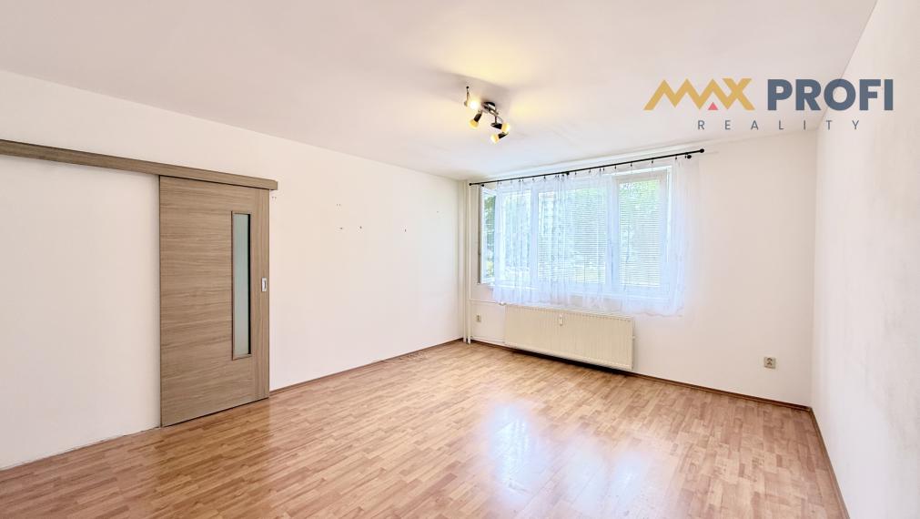 Na predaj, priestranný 3-izbový byt 77 m² s južnou loggiou a ihriskom vo vnútrobloku – Martin Záturčie