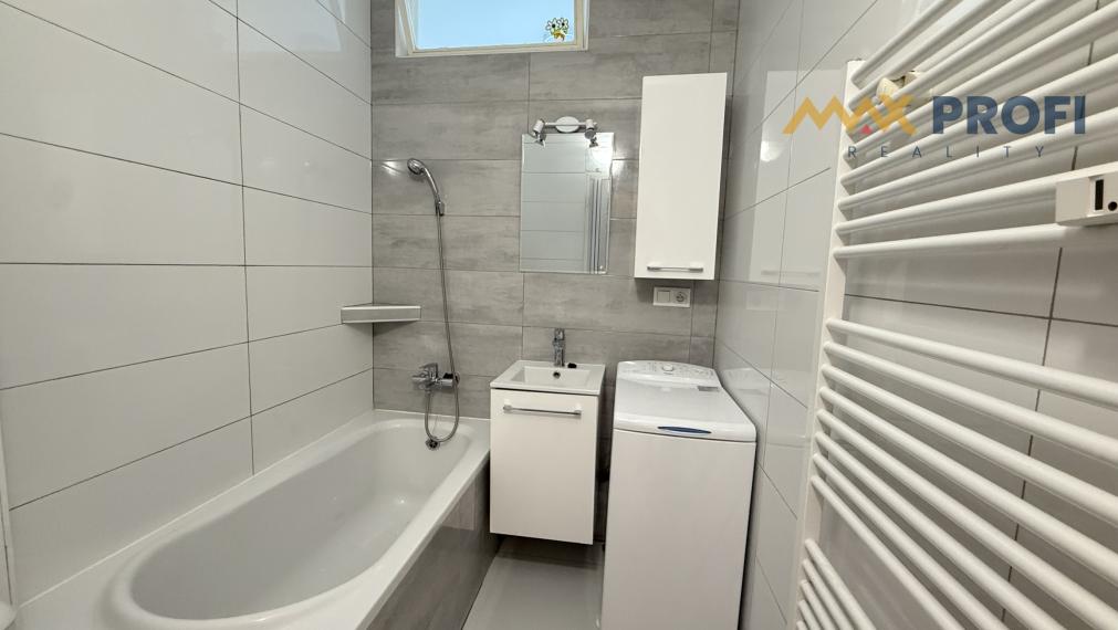 Prenájom, 1 izb. byt 30m2 s veľkou loggiou 6m2, Martin - širšie centrum