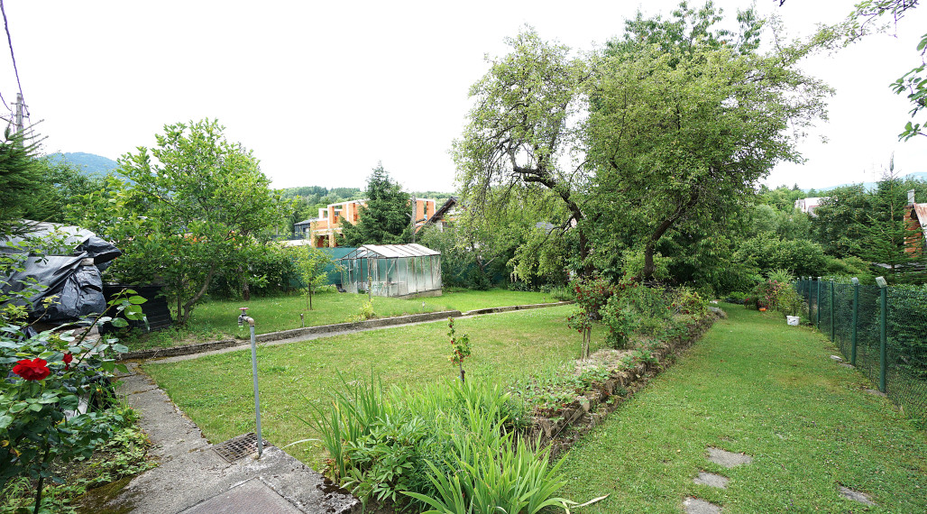 Predaj slnečnej záhrady/stavebného pozemku s chatkou, 692m2,  Martin