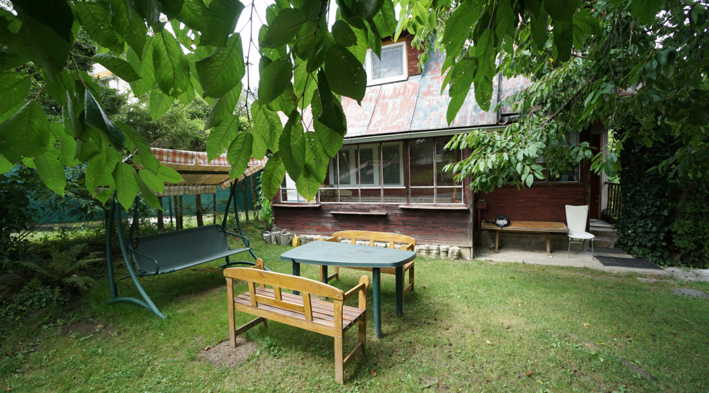 Hľadáte chatu s veľkým pozemkom pri potôčiku? Martin, Stráne