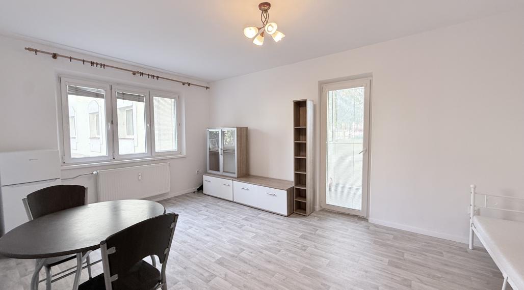 Prenájom, 1 izb. byt 30m2 s veľkou loggiou 6m2, Martin - širšie centrum