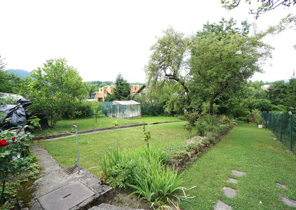 Predaj slnečnej záhrady/stavebného pozemku s chatkou, 692m2,  Martin