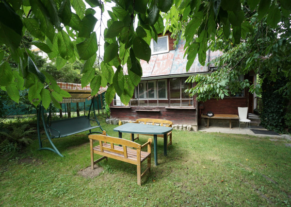 Predaj chaty pri potôčiku a stavebného pozemku, 692m2,  Martin, Stráne