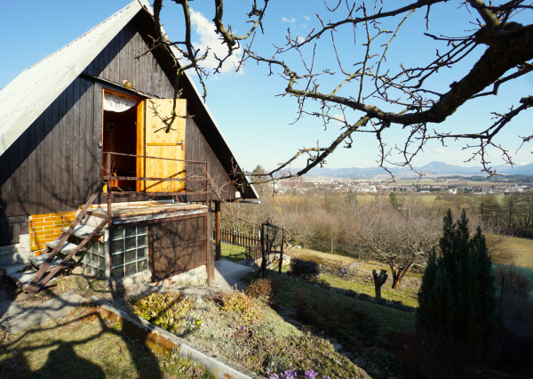 Záhradná chatka s výhľadom a nízkymi nákladmi, záhrada 339m2, Martin