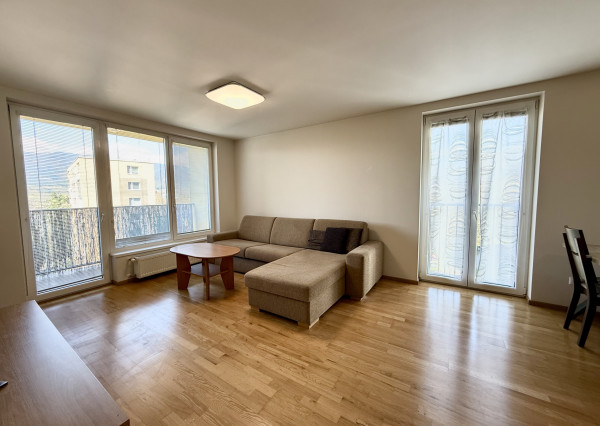 PRENÁJOM | 2-izbový byt, 66m2, loggia s výhľadom, 2 parkovacie miesta | Martin – Ľadoveň