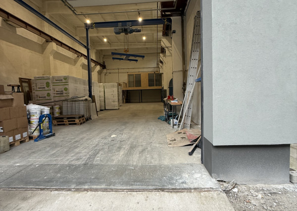 Na prenájom, univerzálna zateplená hala – Martin, 388m2