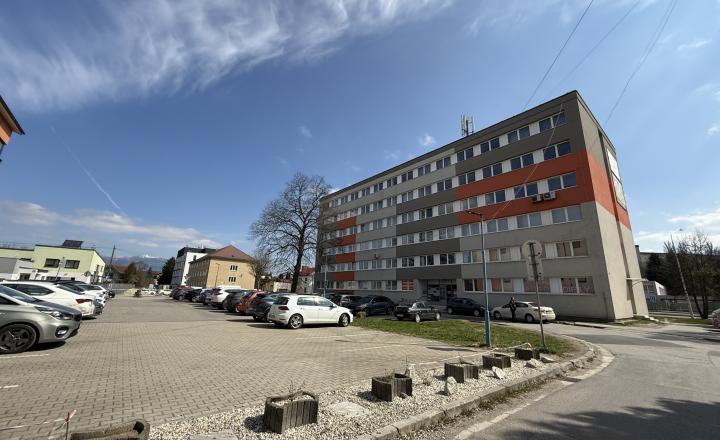 Na prenájom, kancelárske priestory - rôzne rozlohy a samostatný priestor s vlastným vchodom,  Martin, širšie centrum - fotografia 1