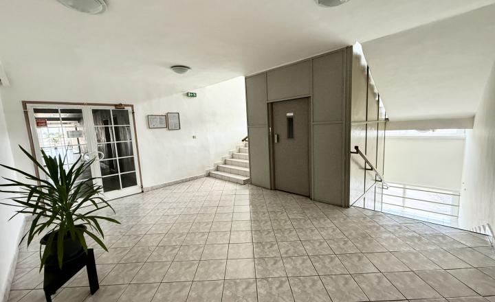 Na prenájom, kancelárske priestory - rôzne rozlohy a samostatný priestor s vlastným vchodom,  Martin, širšie centrum - fotografia 4