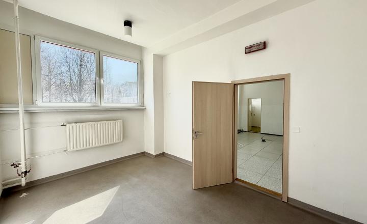 Na prenájom, kancelárske priestory - rôzne rozlohy a samostatný priestor s vlastným vchodom,  Martin, širšie centrum - fotografia 6