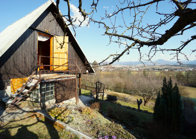 Záhradná chatka s výhľadom a nízkymi nákladmi, záhrada 339m2, Martin