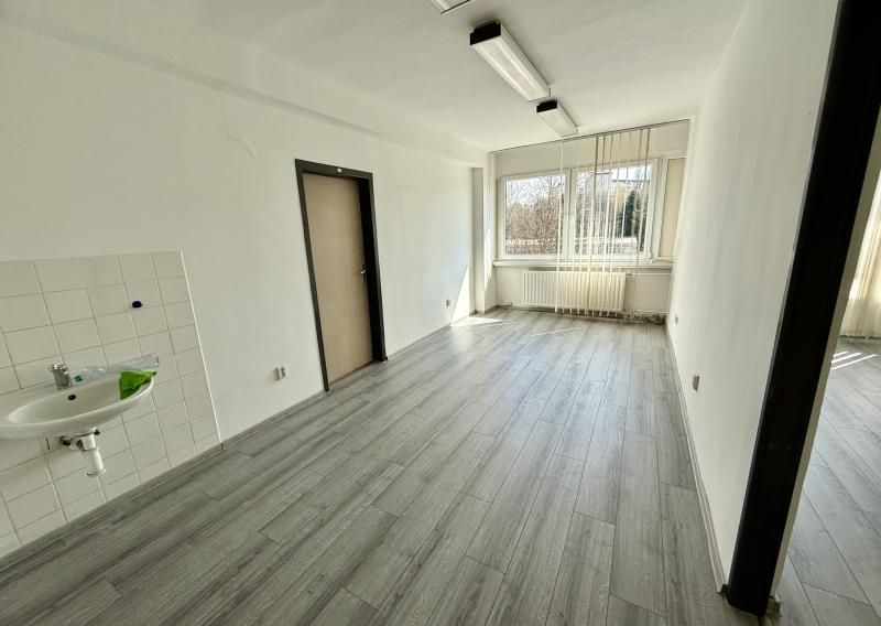 Na prenájom, priestory - rôzne rozlohy alebo samostatný priestor s vlastným vchodom,  Martin, širšie centrum